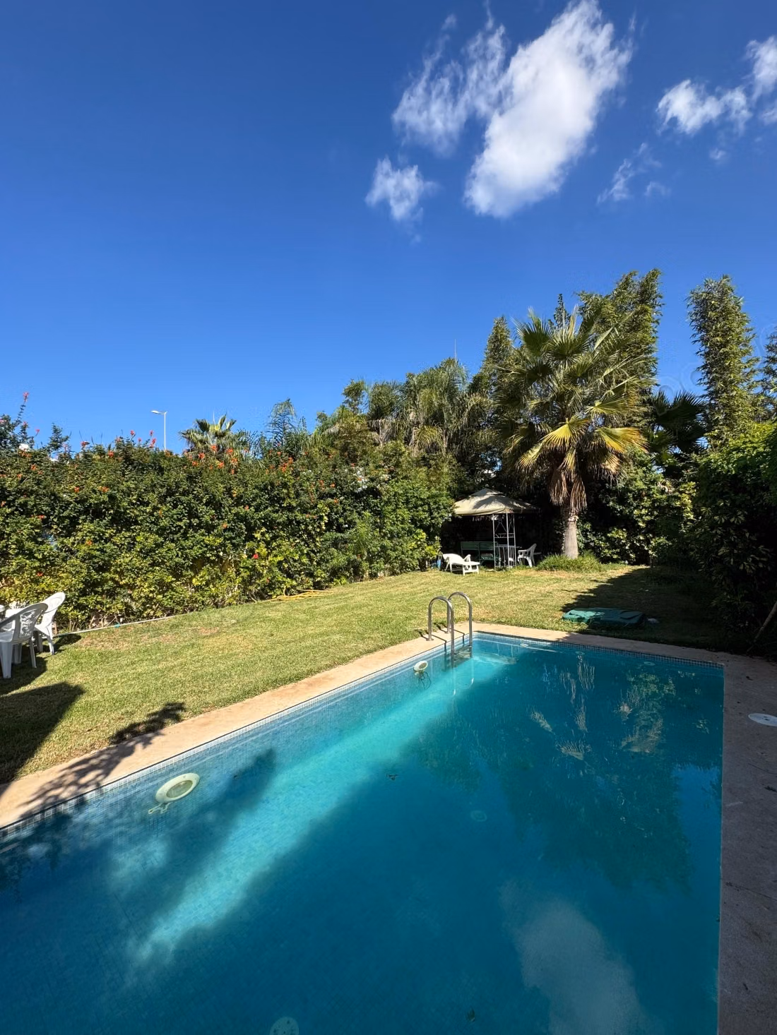 Luxe villa te koop in Sidi Bouknadel. 2 comfortabele kamers. Airconditioning en zwembad