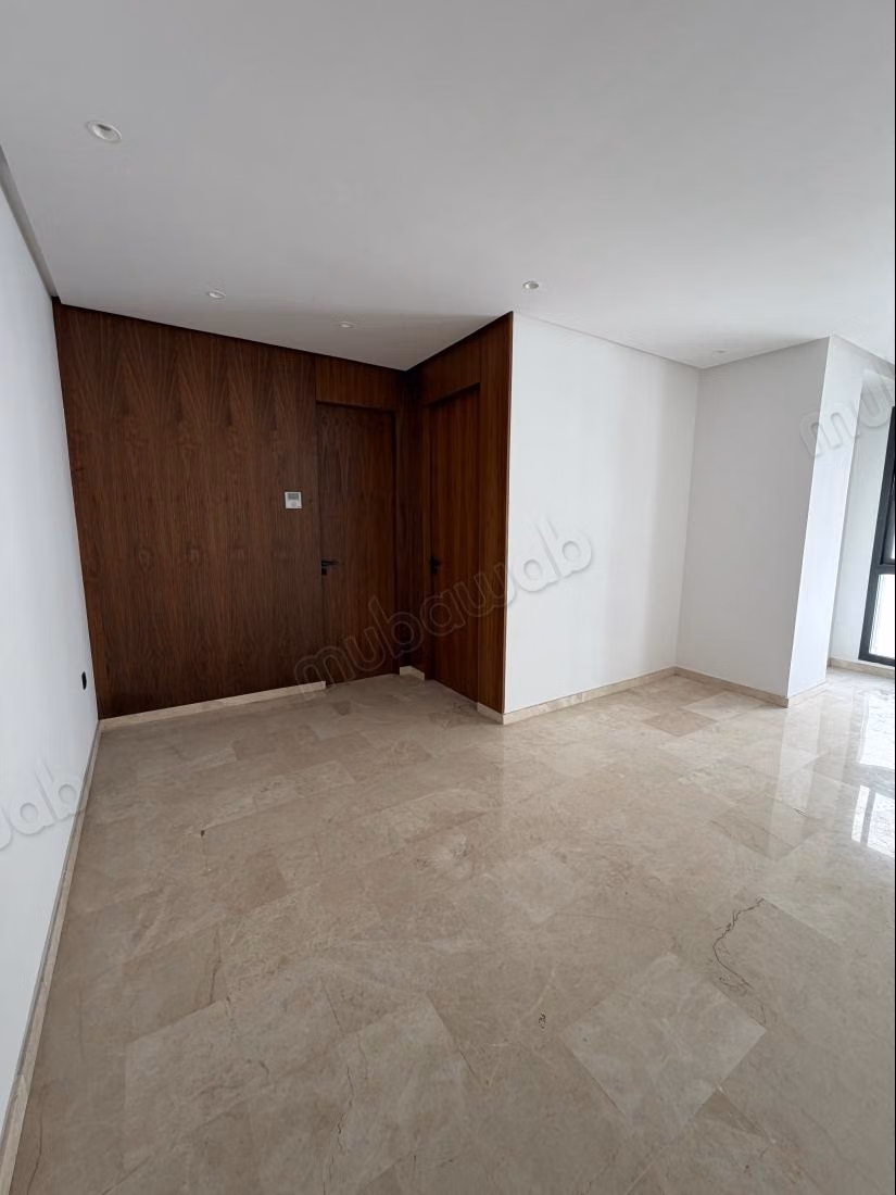 Vend appartement à Les princesses. Superficie 44 m². Porte blindée et résidence sécurisée