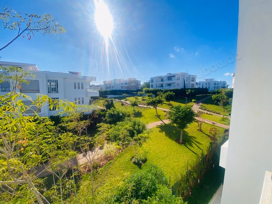 Appartement 105 m² plein Sud – 2 chambres, garage & box