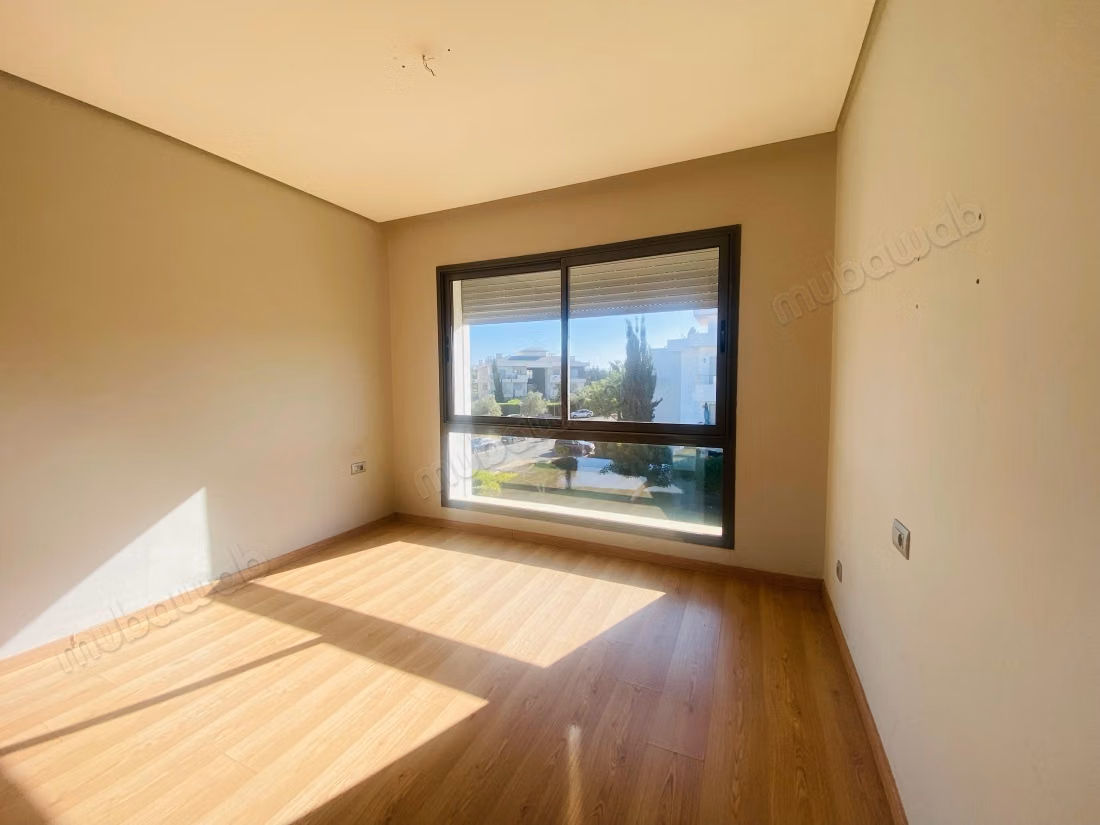 Appartement 105 m² plein Sud – 2 chambres, garage & box