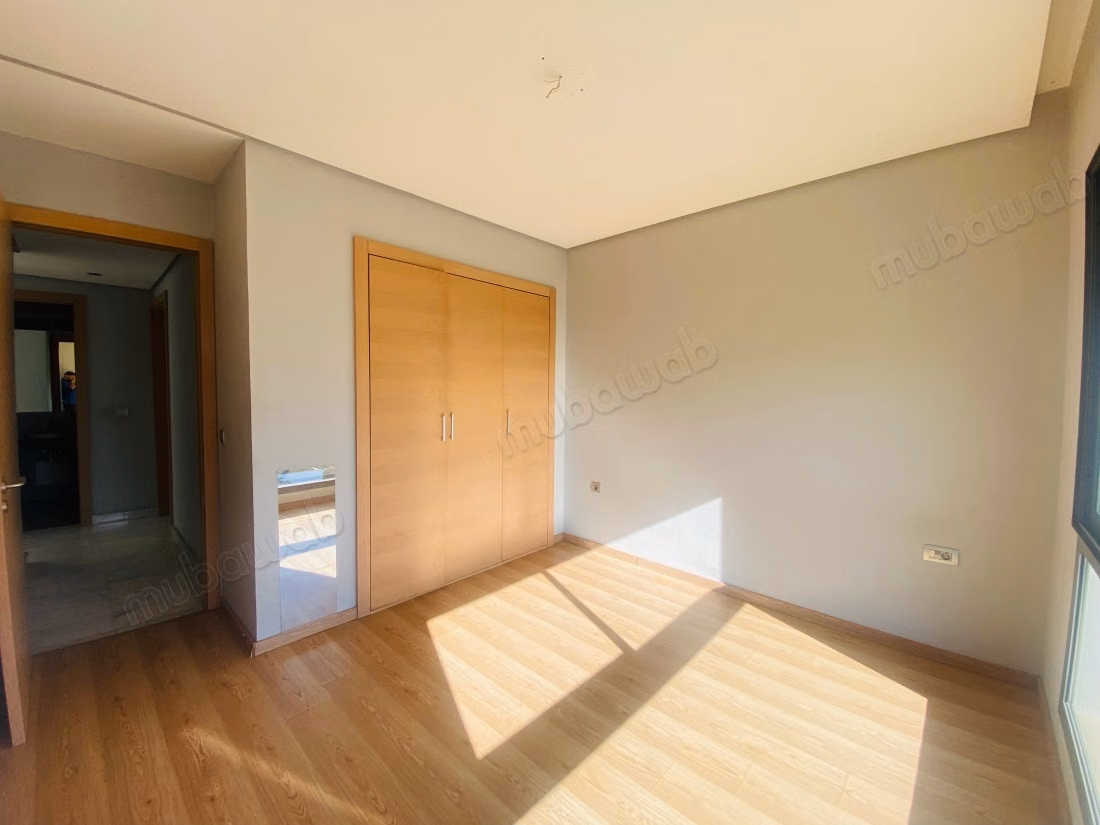 Appartement 105 m² plein Sud – 2 chambres, garage & box