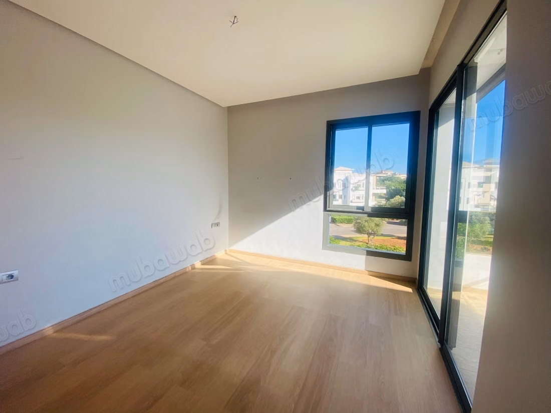 Appartement 105 m² plein Sud – 2 chambres, garage & box