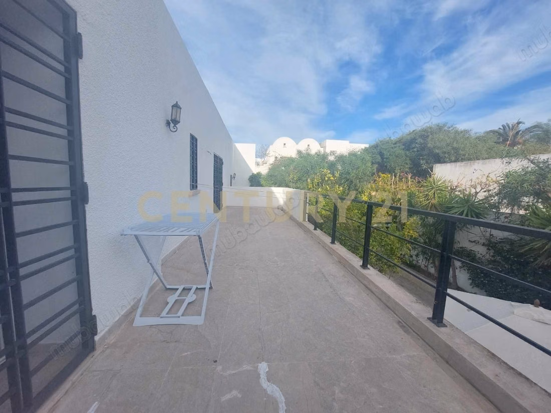 A louer: Duplex S4 meublé avec terrasse à Gammarth