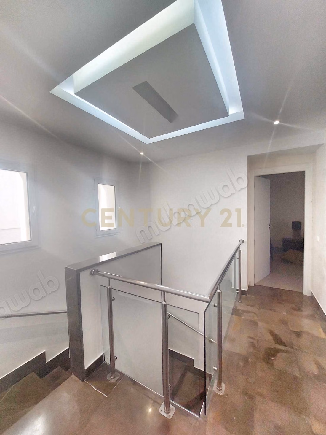 A louer: Duplex S4 meublé avec terrasse à Gammarth