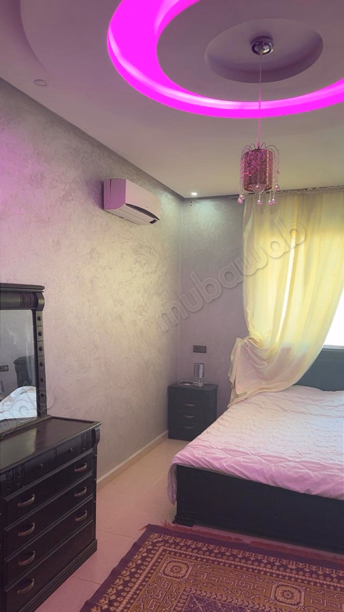 Huis te koop. 4 kamers. Kelder