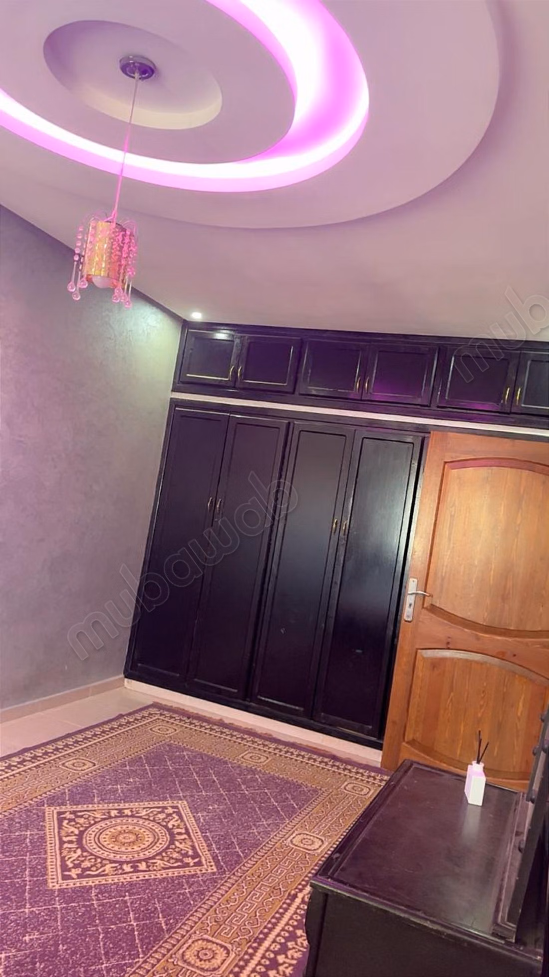 Huis te koop. 4 kamers. Kelder