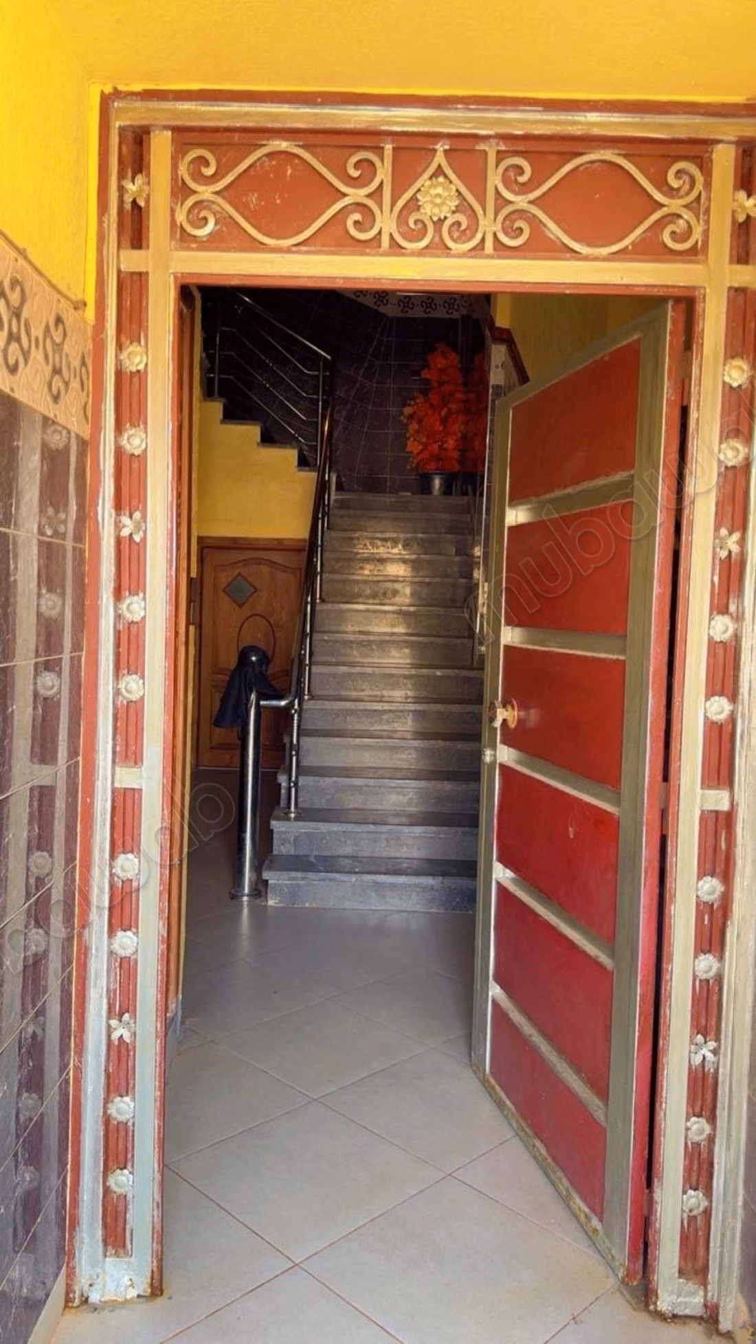 Huis te koop. 4 kamers. Kelder
