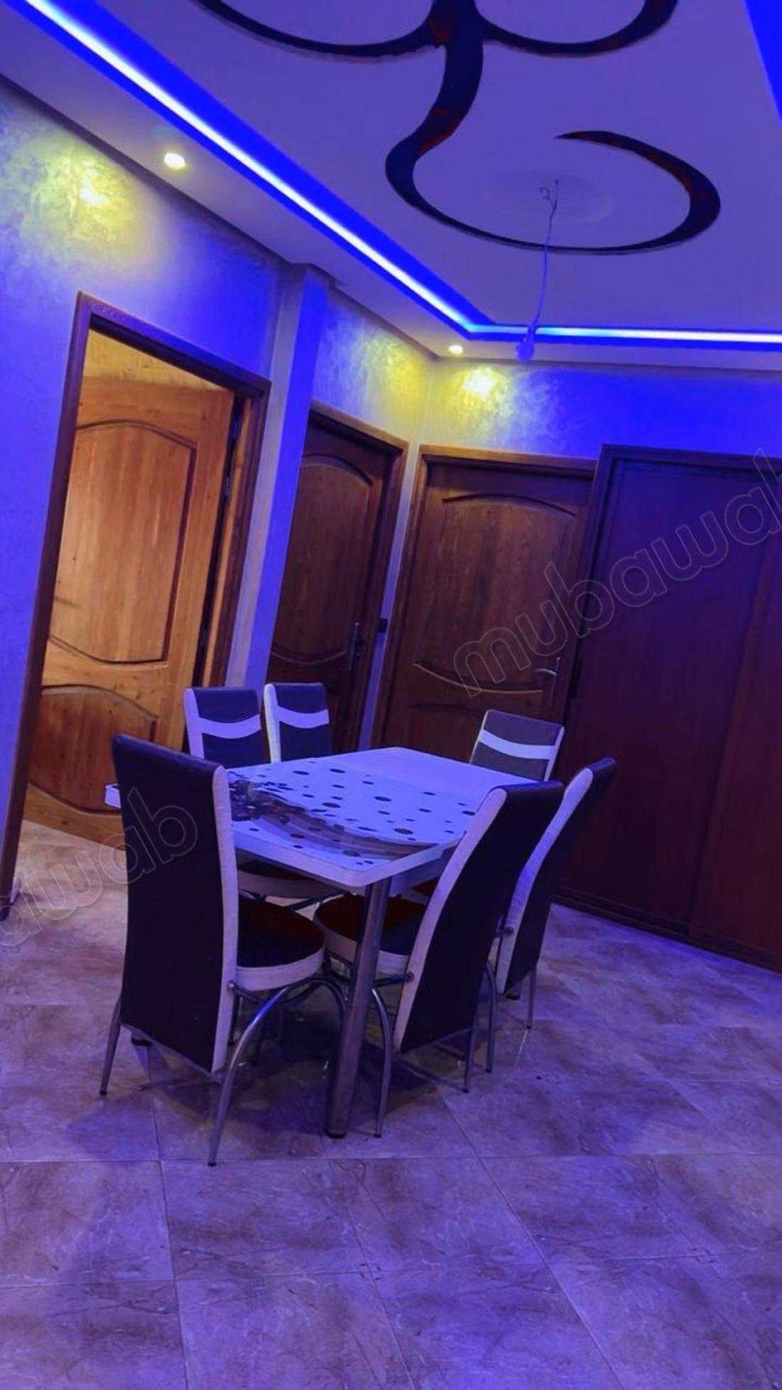 Huis te koop. 4 kamers. Kelder