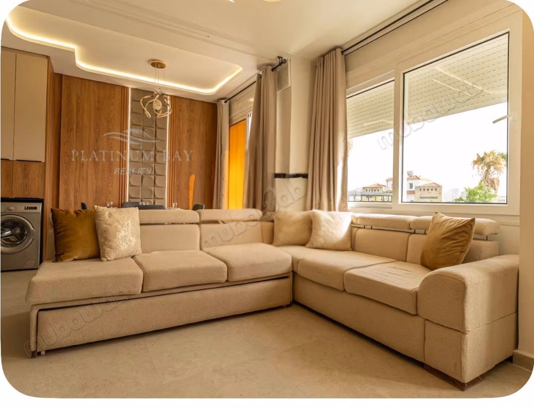 Appartement moderne de luxe avec vue panoramique sur la mer et installations récréatives complètes