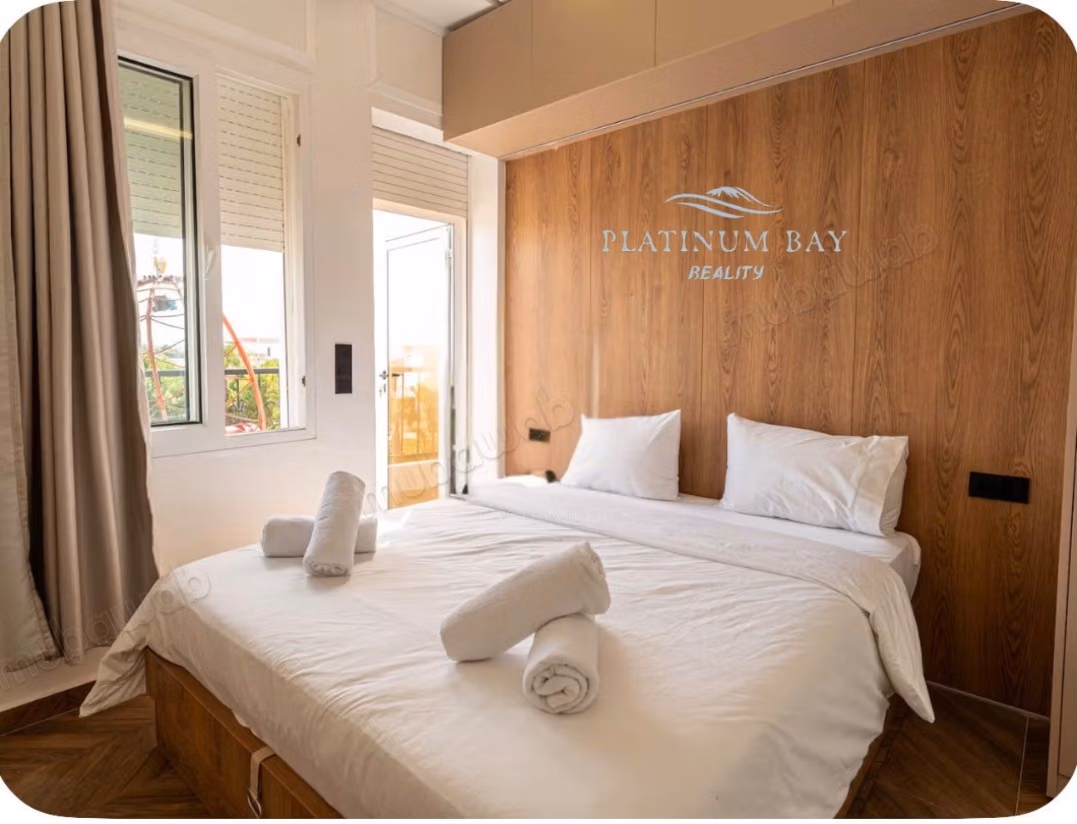 Appartement moderne de luxe avec vue panoramique sur la mer et installations récréatives complètes