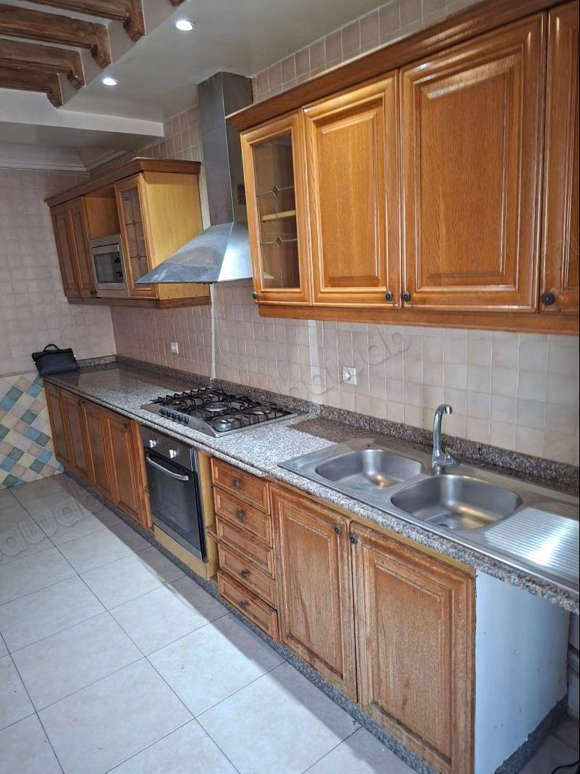 In affitto un bel appartamento, 4 camere Terrazza