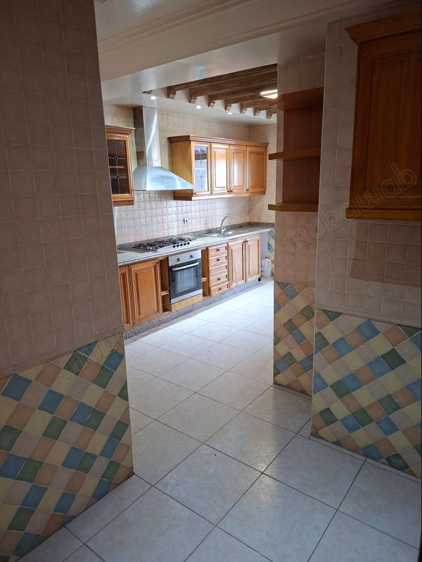 In affitto un bel appartamento, 4 camere Terrazza