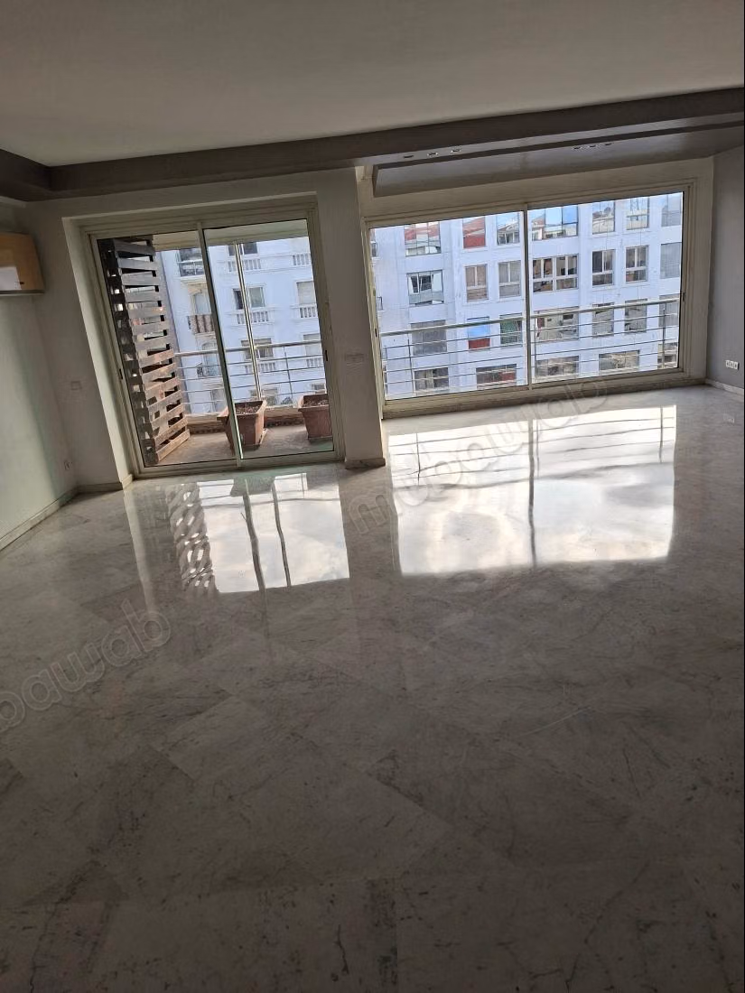 In affitto un bel appartamento, 4 camere Terrazza