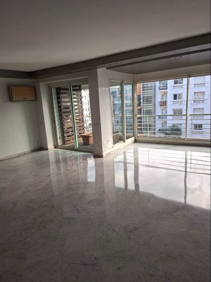 In affitto un bel appartamento, 4 camere Terrazza