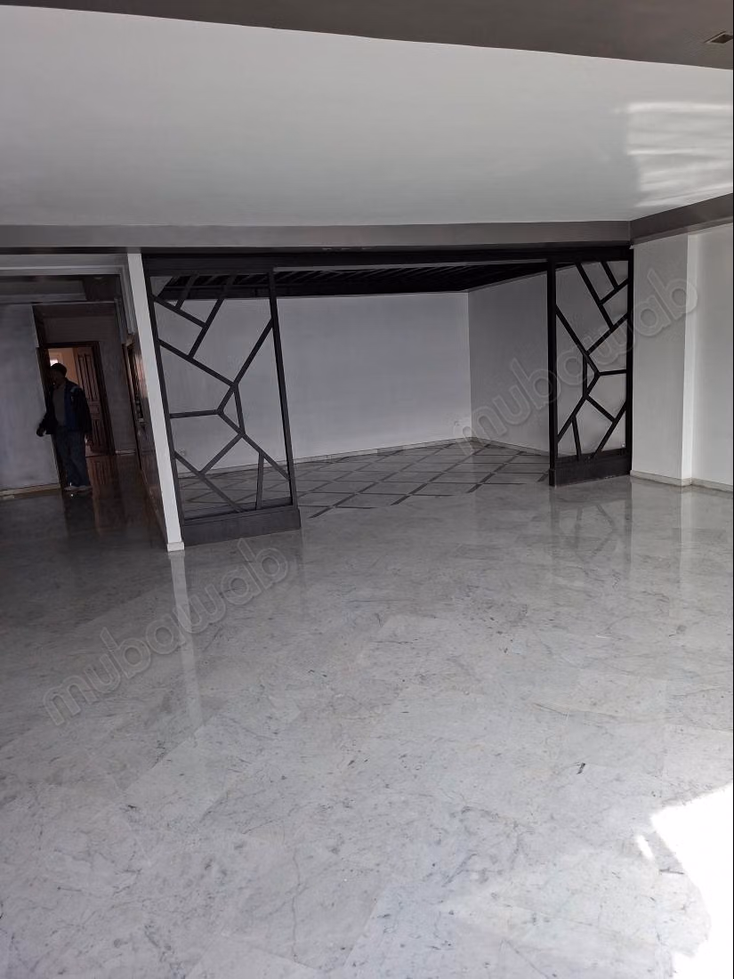 In affitto un bel appartamento, 4 camere Terrazza