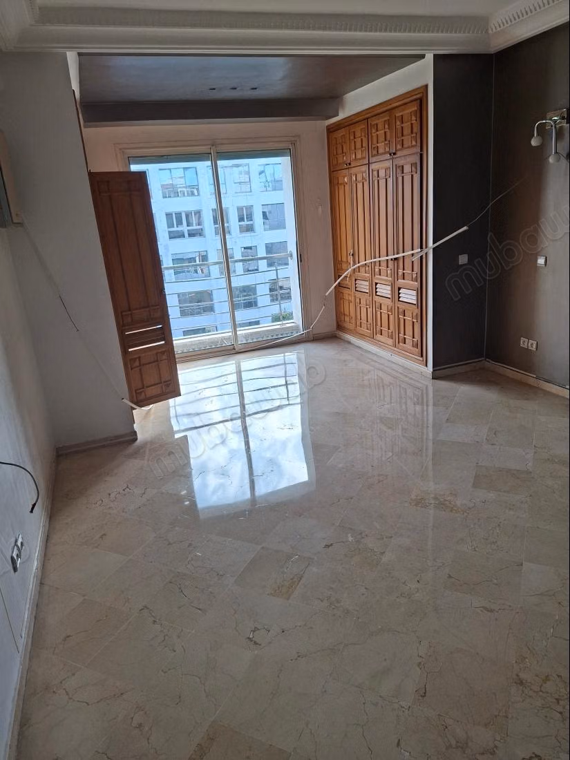 In affitto un bel appartamento, 4 camere Terrazza