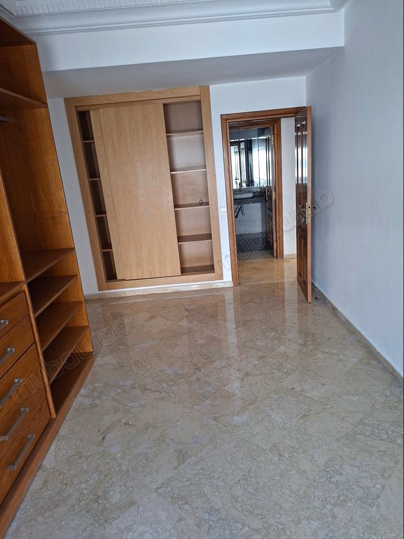 In affitto un bel appartamento, 4 camere Terrazza