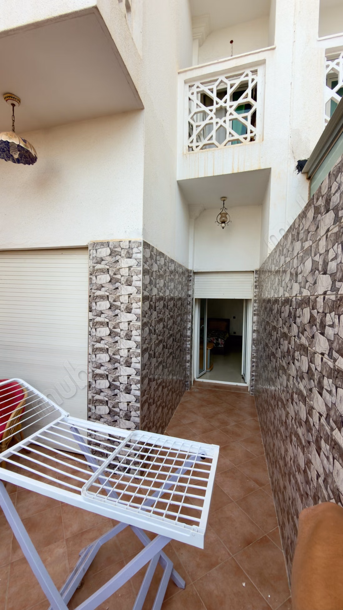 Huur uw appartement. 2 ruime kamers. Gemeubileerd