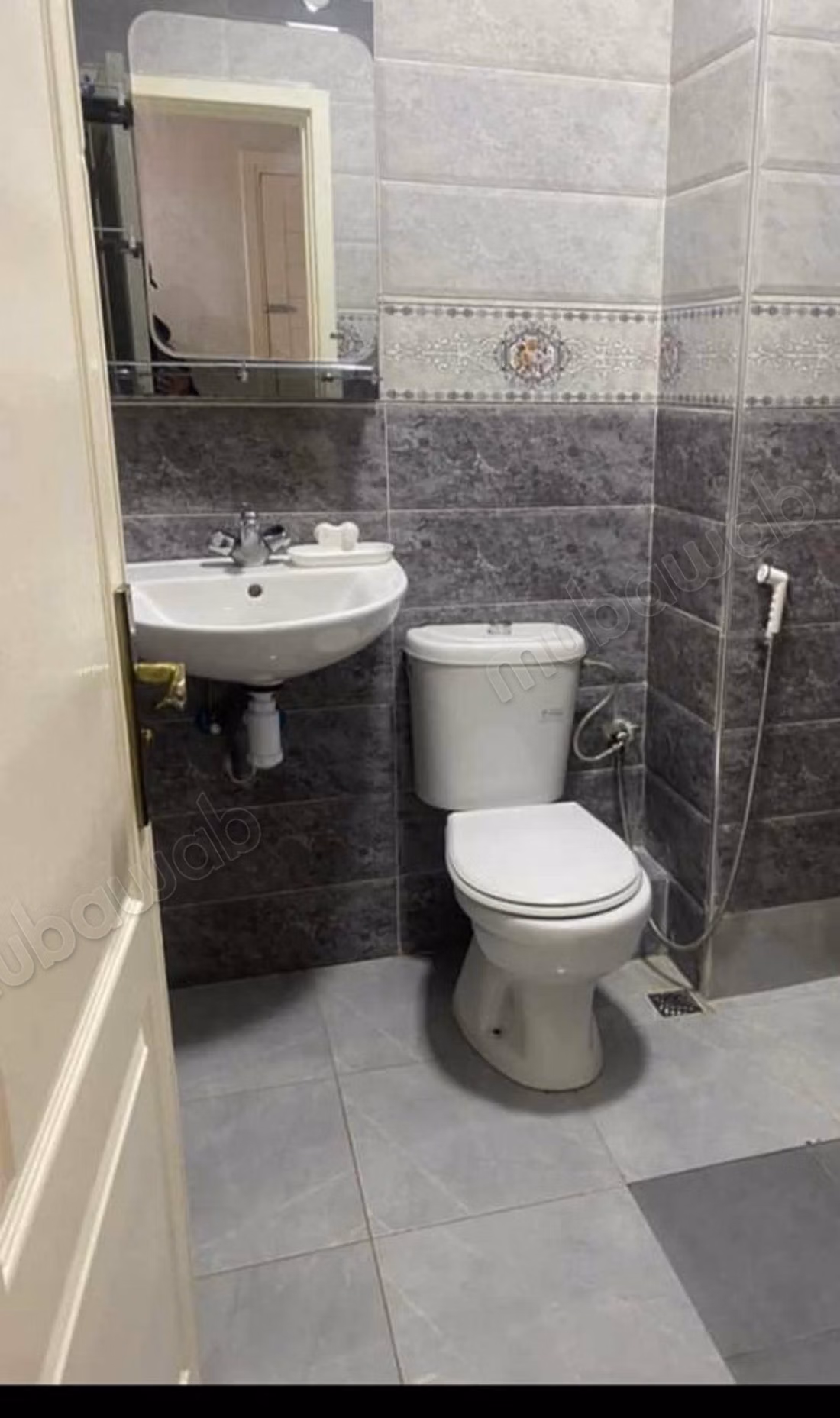 Vakantieappartement te huur in Hay Al Wafaa. 2 mooie slaapkamers. Typische Marokkaanse woonkamer, beveiligde residentie