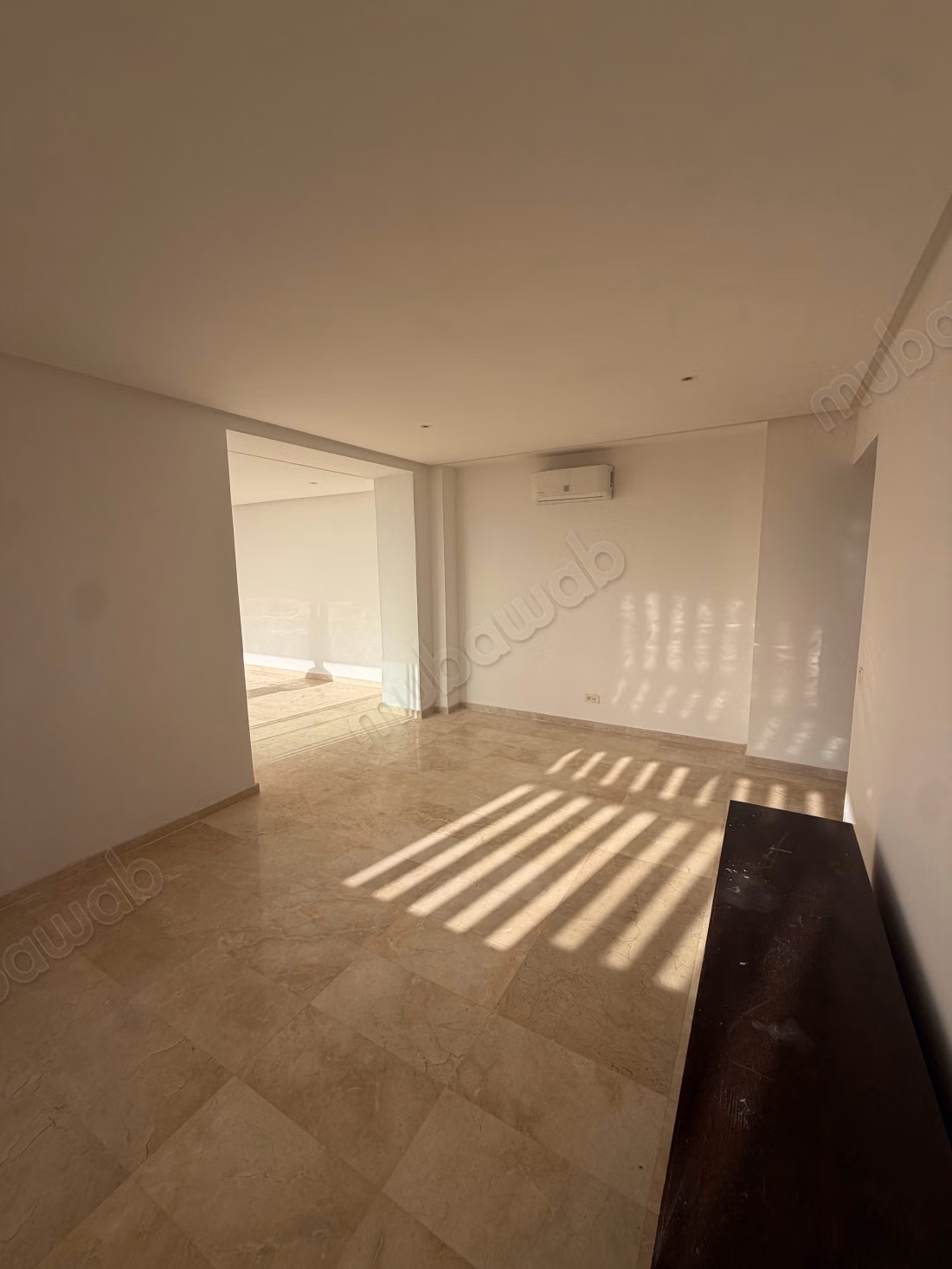 Superbe appartement à louer à Ain Diab Extension. Superficie 100 m². Fenêtres en double vitrage et vue mer