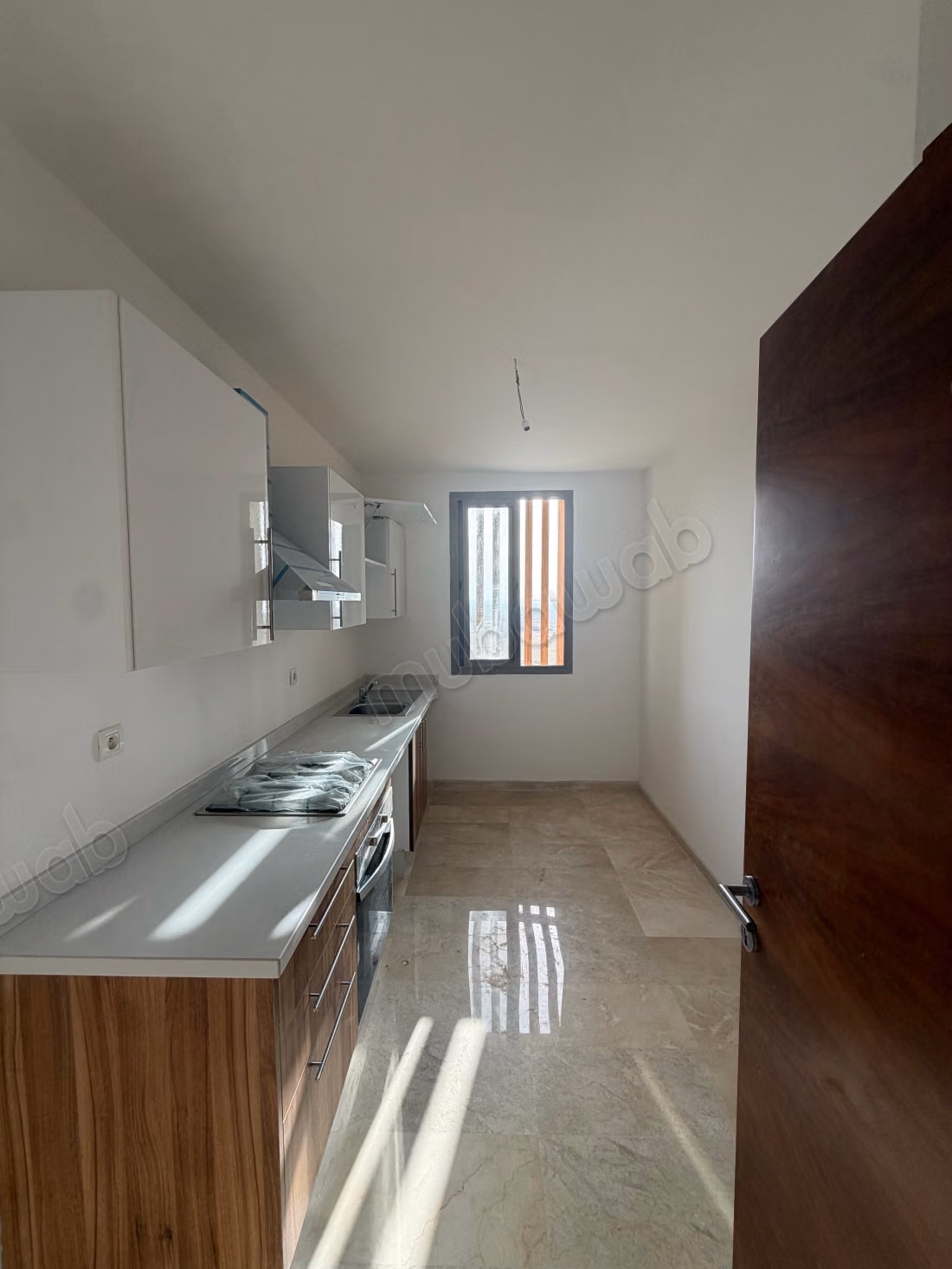Superbe appartement à louer à Ain Diab Extension. Superficie 100 m². Fenêtres en double vitrage et vue mer