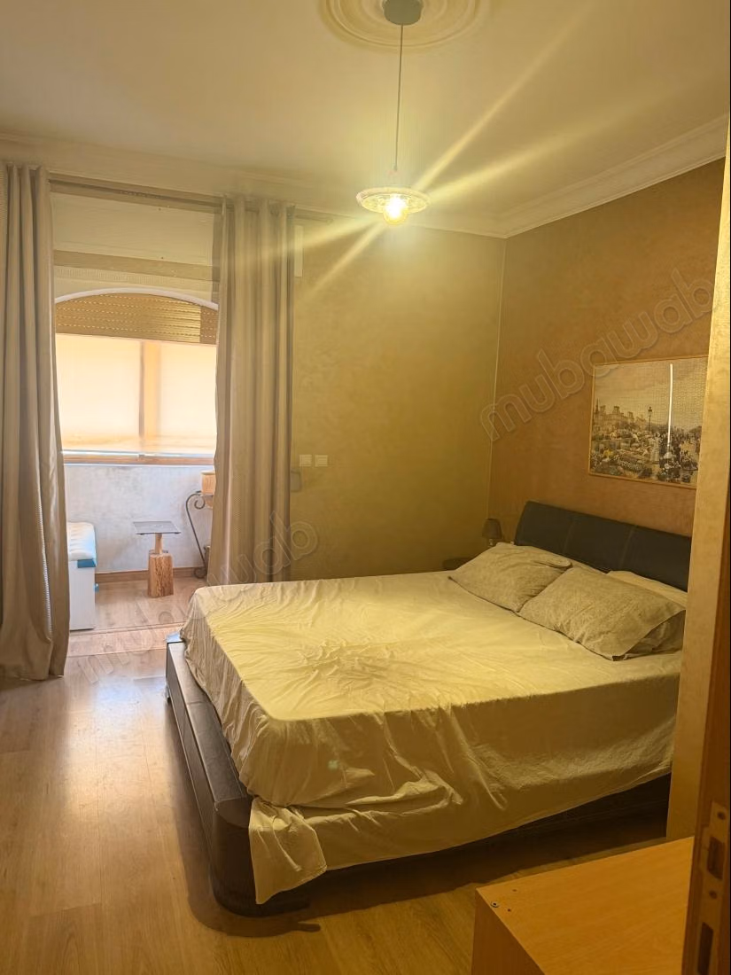 Très bel appartement en location à Branes 1. Surface totale 98 m². Résidence avec concierge, climatisation générale