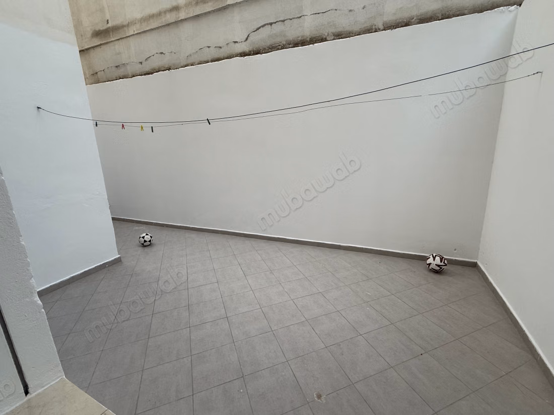 Mooie appartement te koop in Moujahidine. Oppervlakte 103 m². Terras en lift