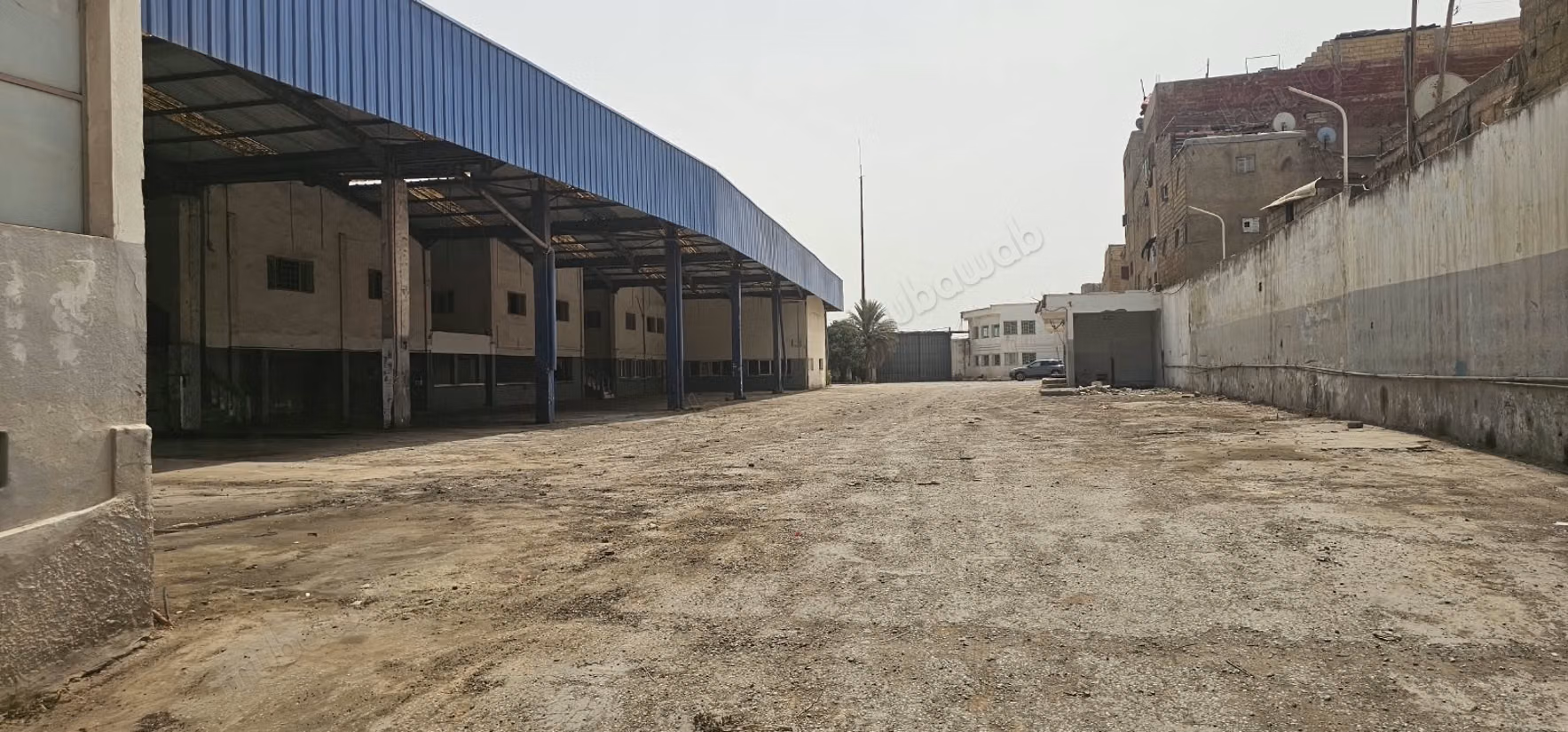 Usine industrielle de 5.800 m de surface de terrain dont 2.000 m de surface couverte 
bureaux a la location en pleine zone industrielle de mediouna