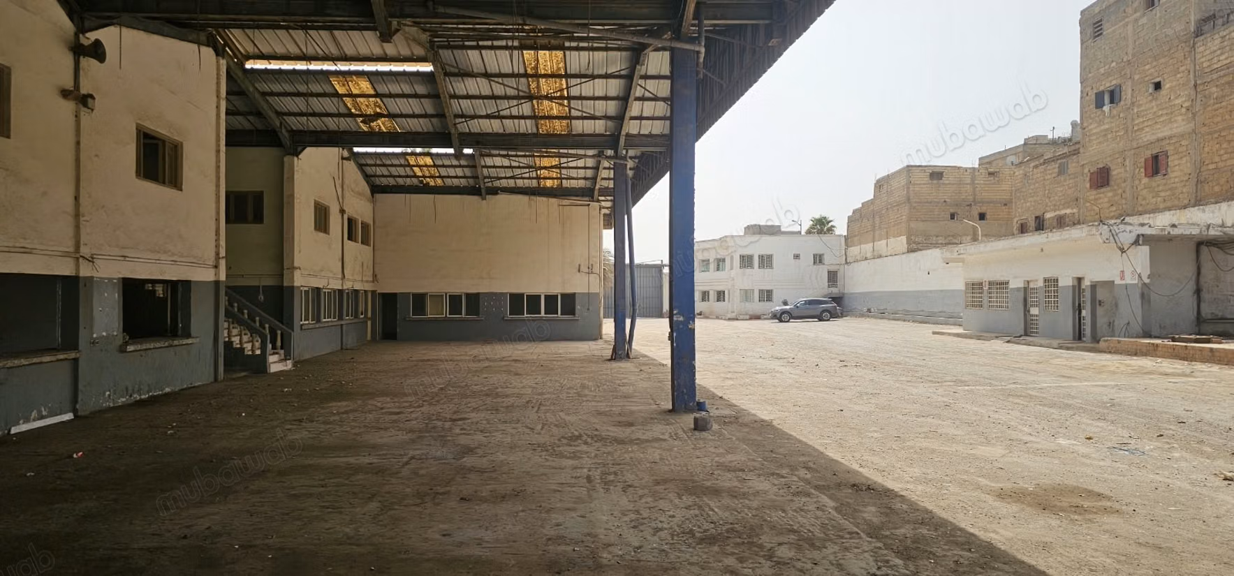 Usine industrielle de 5.800 m de surface de terrain dont 2.000 m de surface couverte 
bureaux a la location en pleine zone industrielle de mediouna