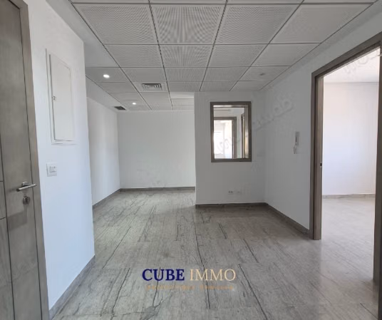 Ufficio con 3 Uffici e Sala Riunioni