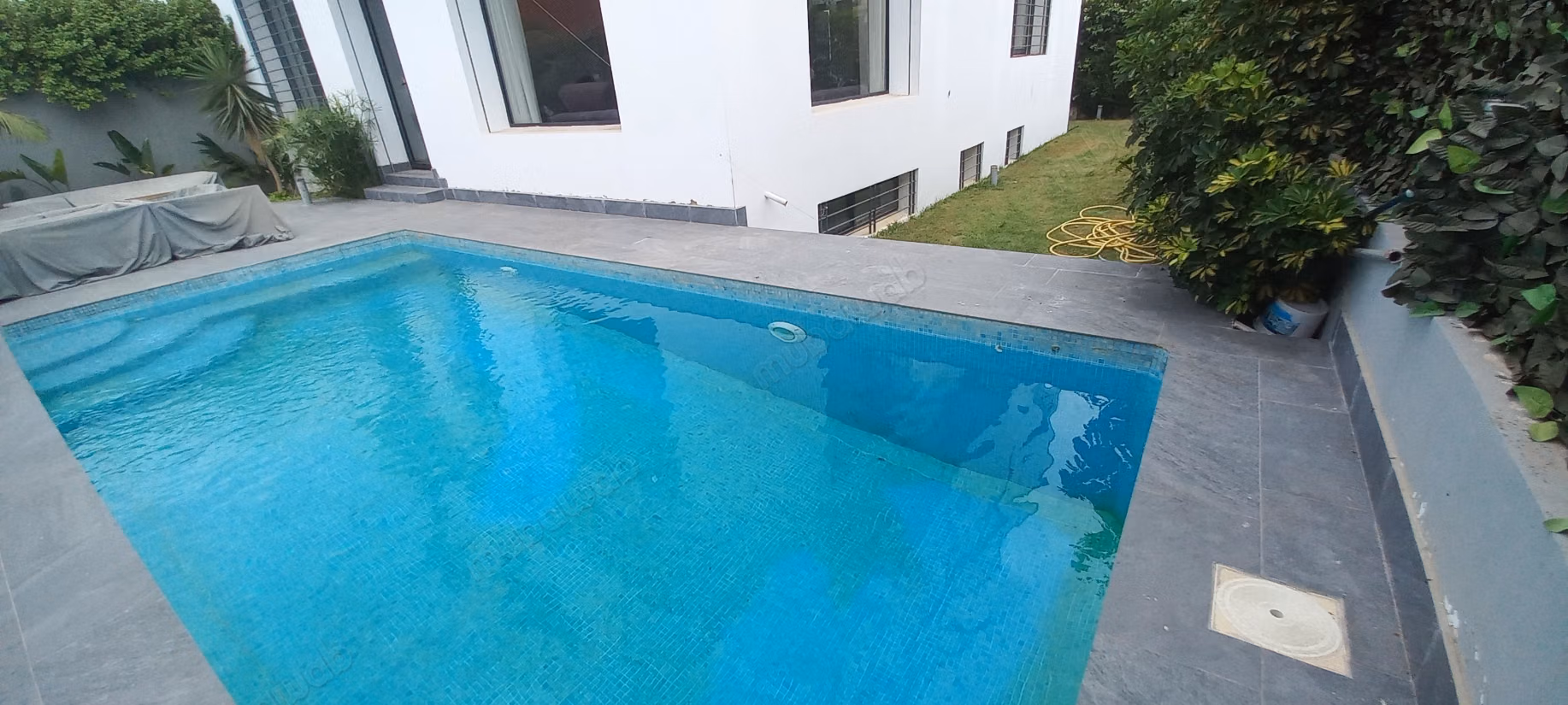 Superbe villa à louer à Dar Bouazza. 4 chambres. Vide. Possible de la Meublée