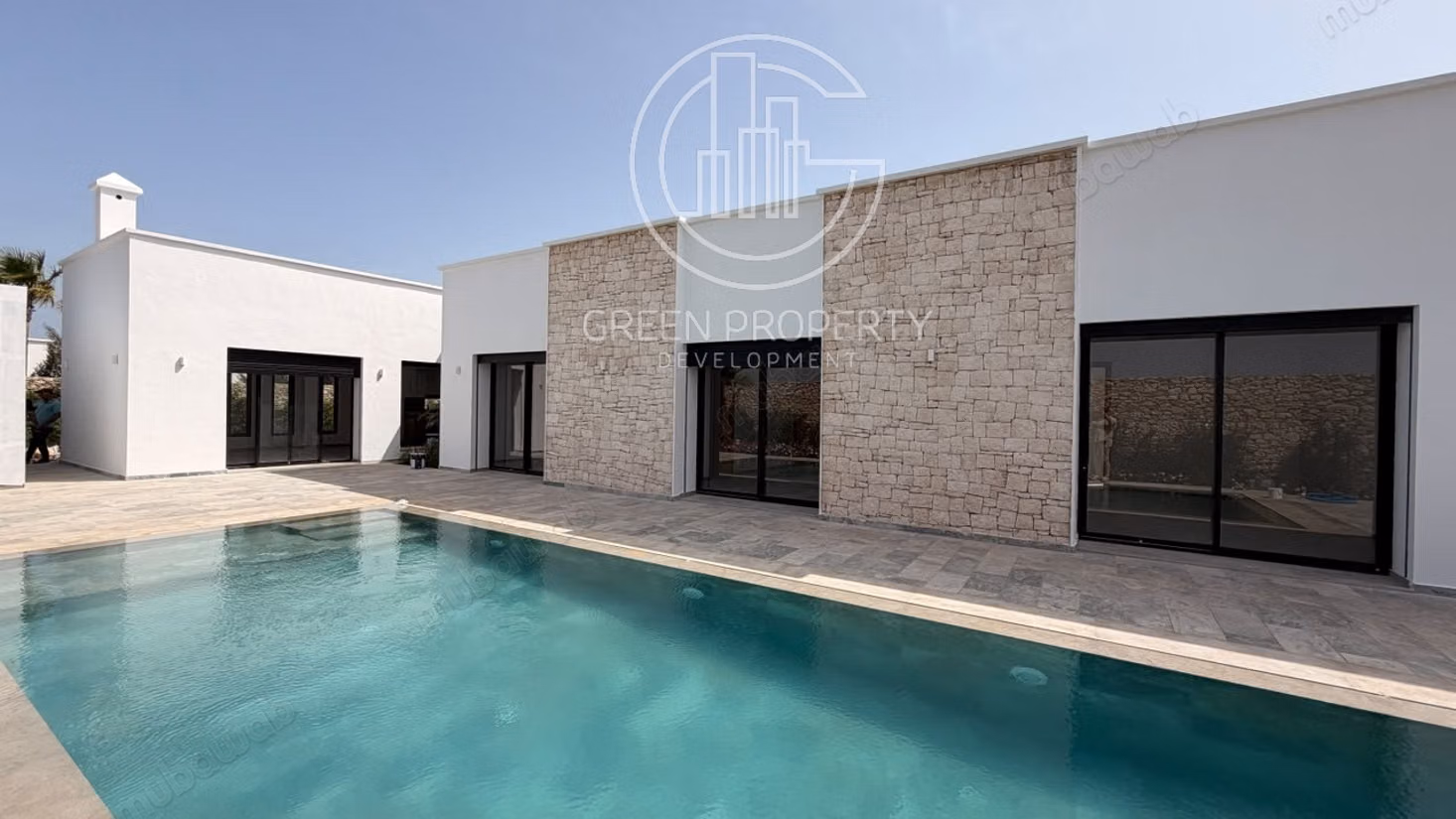 Contemporary villa in an urban area