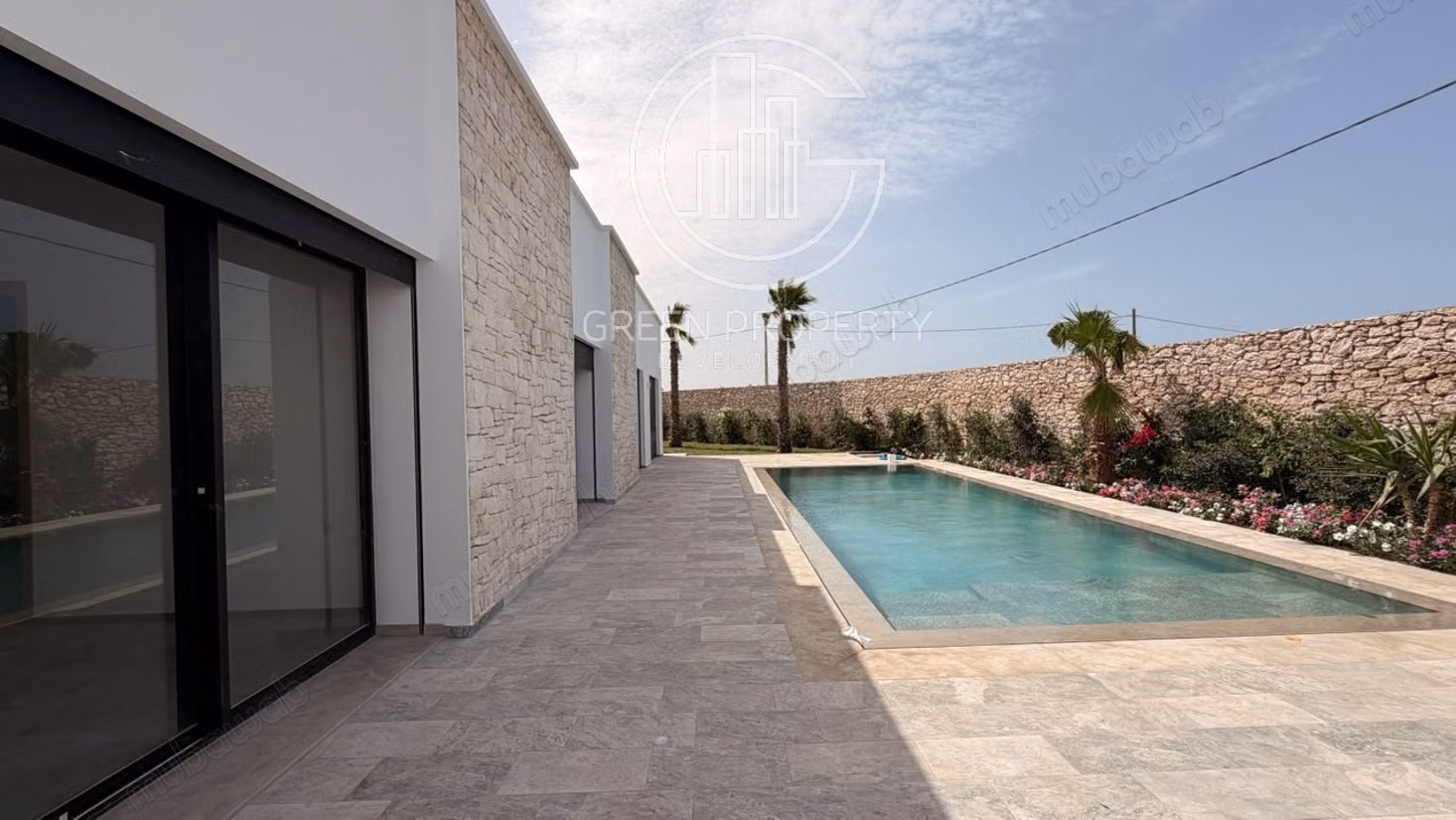 Contemporary villa in an urban area