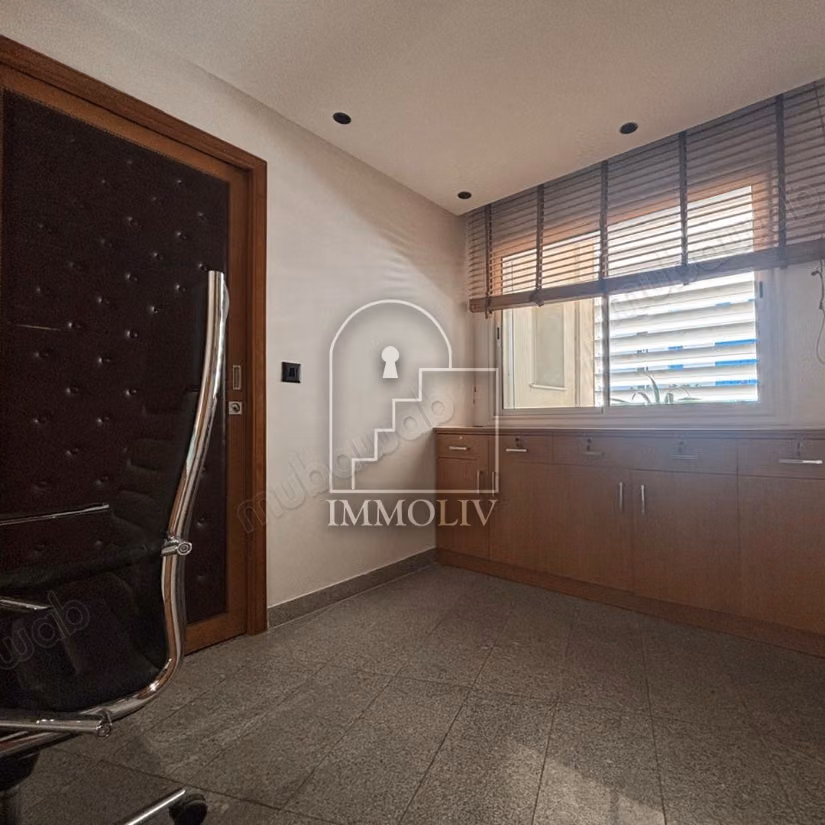 For rent an office H2 in Ain Zaghouan Nord