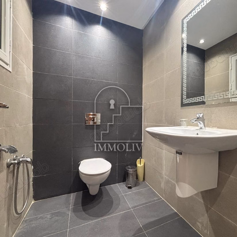 For rent an office H2 in Ain Zaghouan Nord