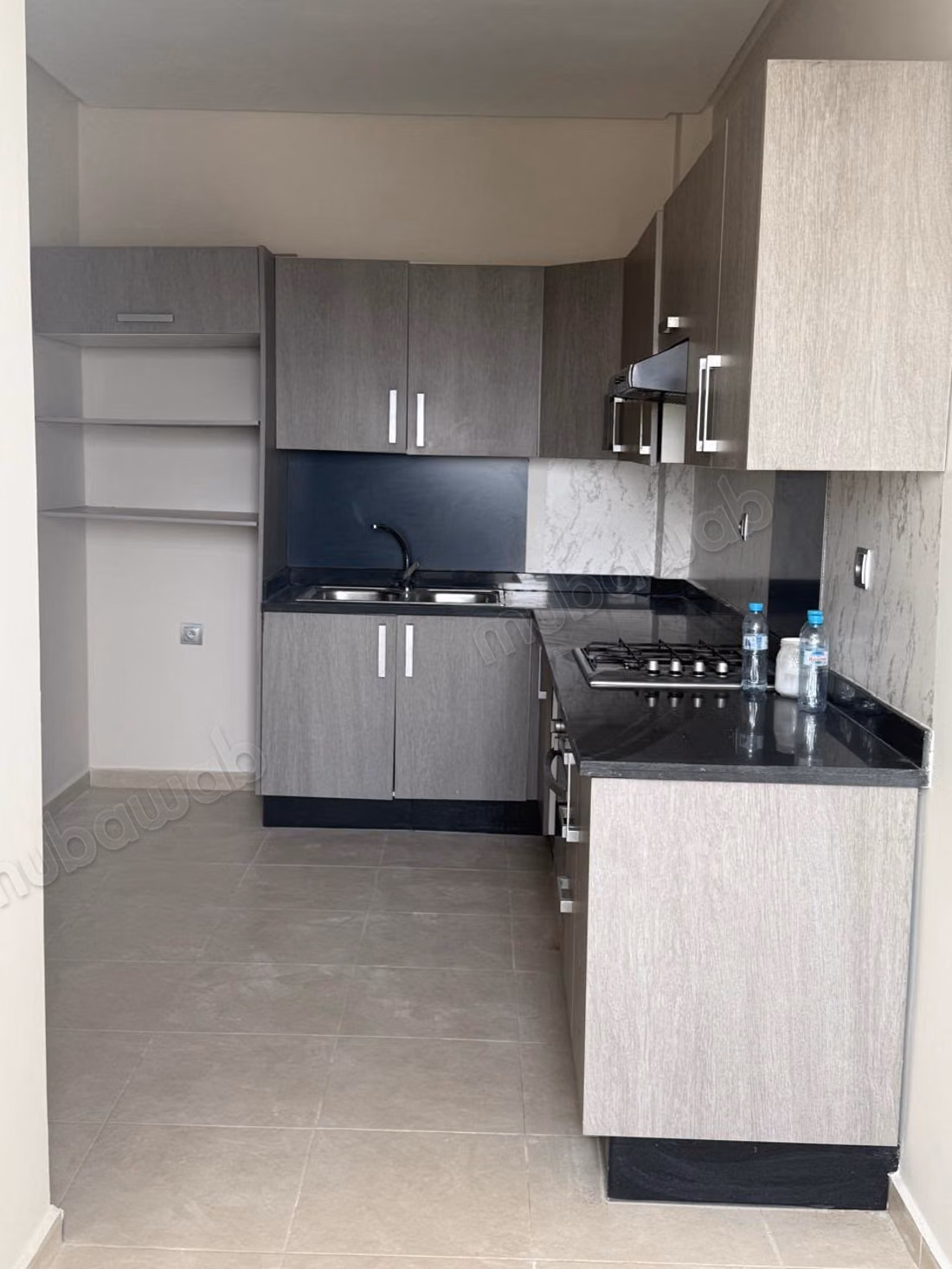 Très bel appartement en location à Quartier du Parc.
Surface de 90 m².
Concierge et climatisation