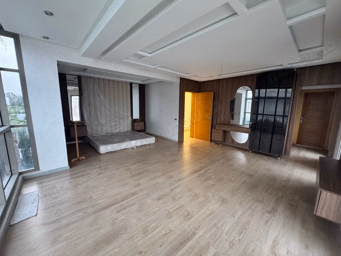 Villa isolata in affitto vuota, città verde, 4 suite
