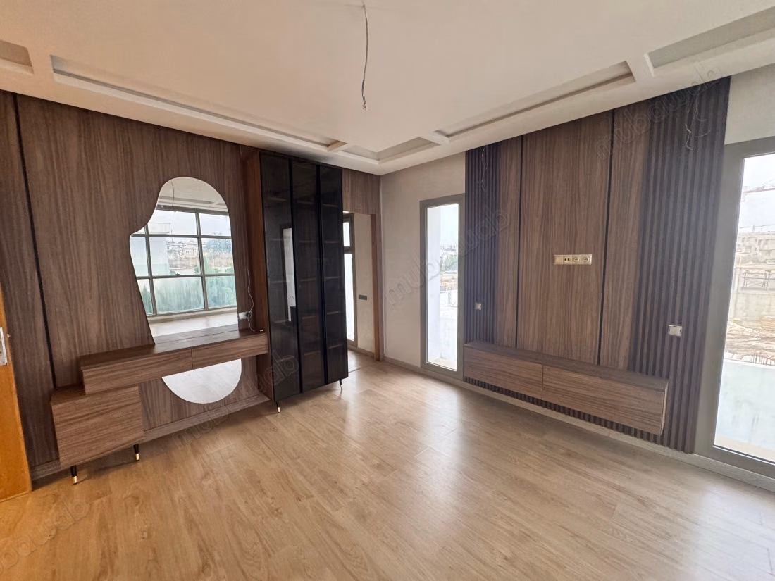 Villa isolata in affitto vuota, città verde, 4 suite