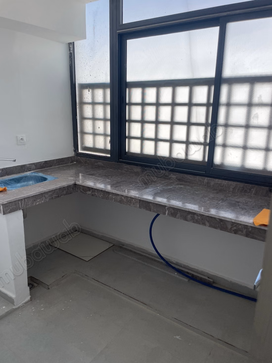 Kantoorverhuur in Agdal. Oppervlakte van 90 m². Dubbel glas en een gepantserde deur