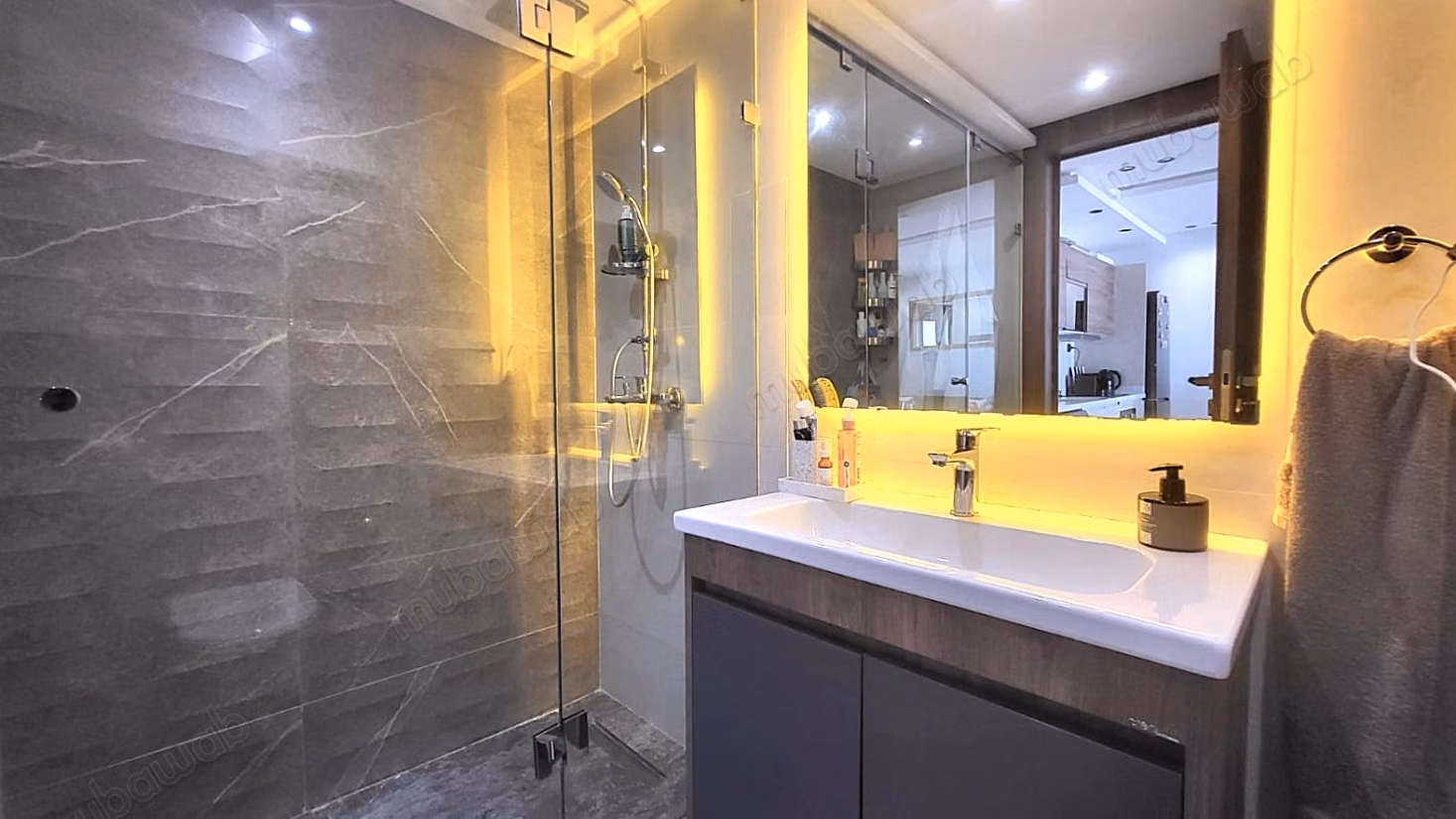 Studio meublé 5éme étg balcon clim 47 m² Bourgogne