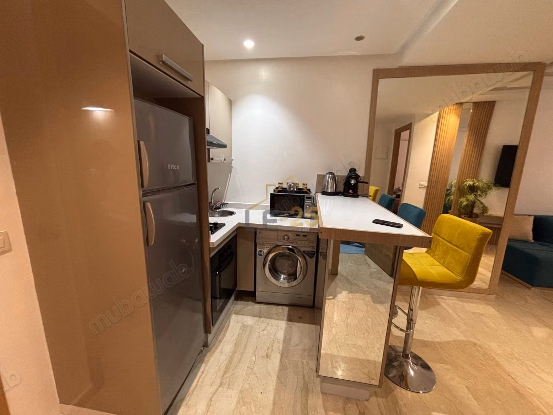Élégant Studio Meublé À Vendre — 2