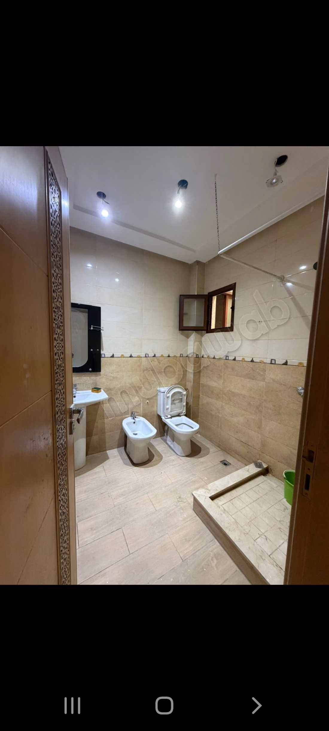 Maison à louer à Moujahidine 
2 niveaux privatifs