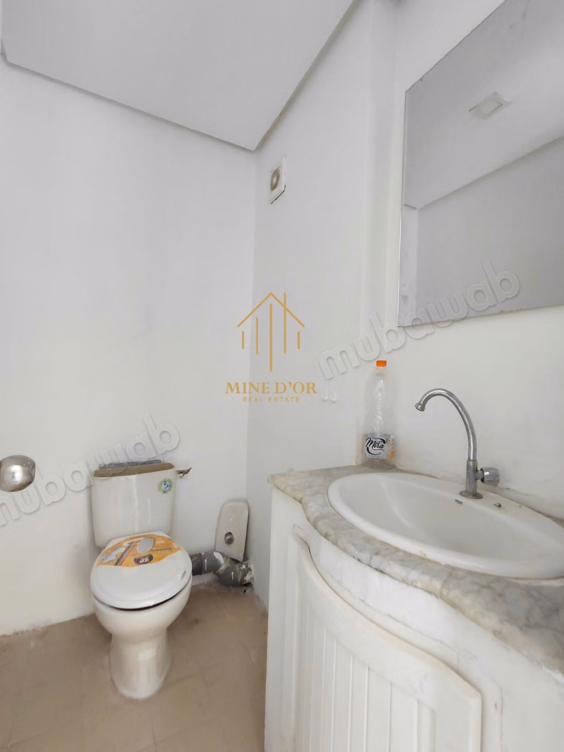 Office rental in the North Urban Center. Area of 85 m². Concierge service available, air conditioning system.