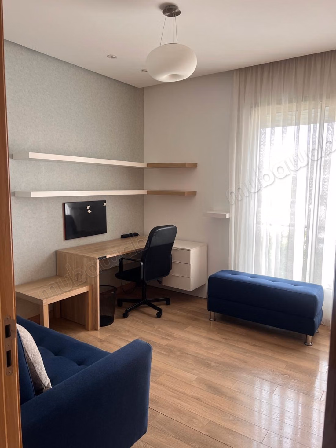 Bel appartement en location à Ville Verte. 
Surface de 140 m². 
Meublé