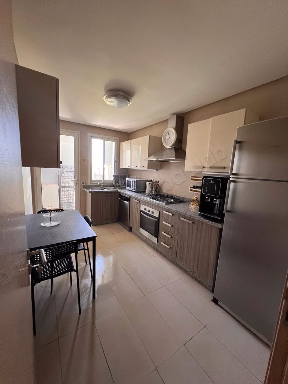 Bel appartement en location à Ville Verte. 
Surface de 140 m². 
Meublé