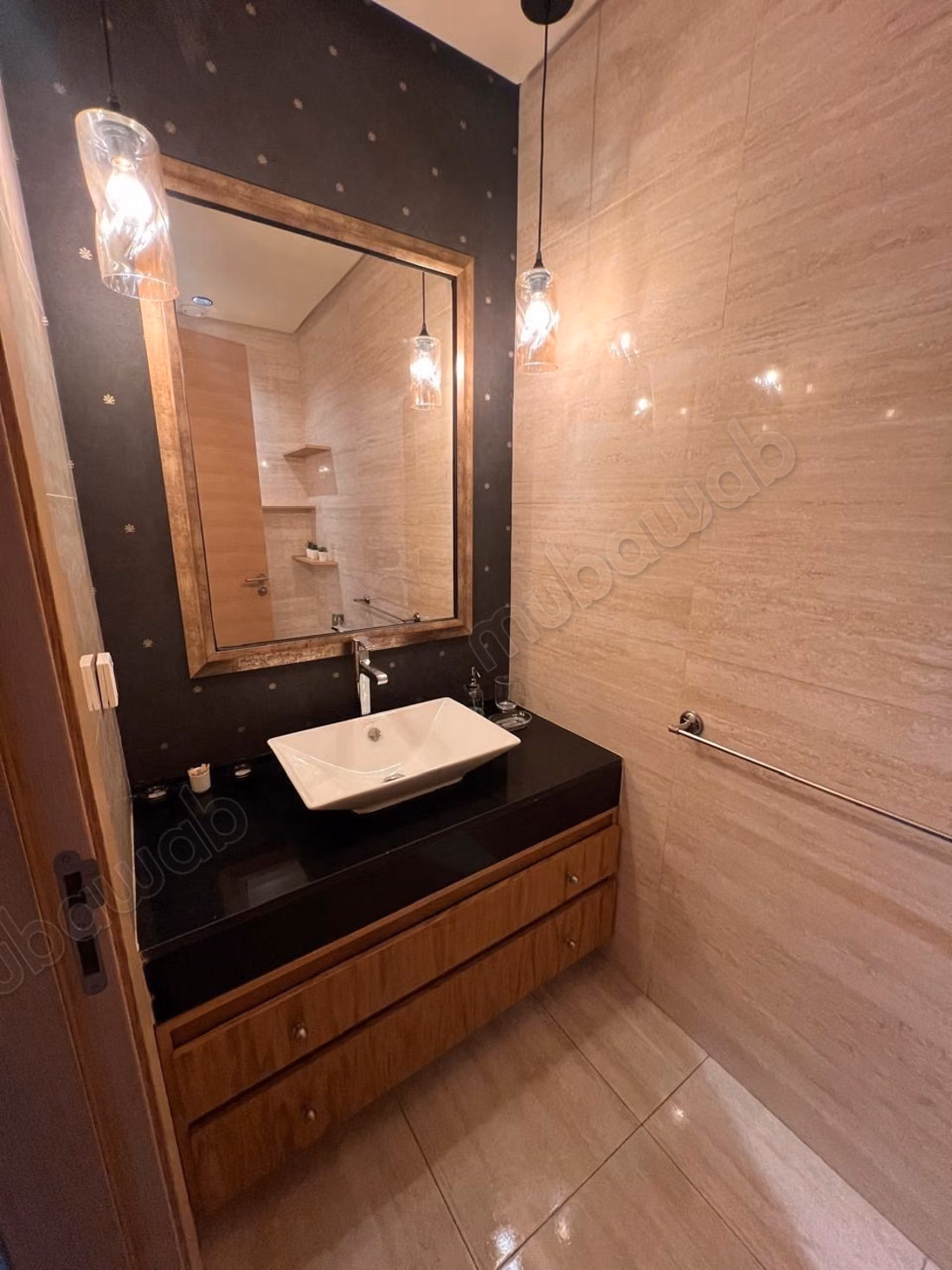Bel appartement en location à Ville Verte. 
Surface de 140 m². 
Meublé