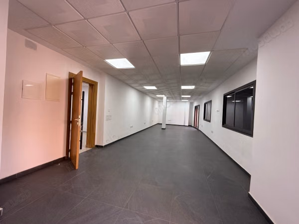 Office rental in Guéliz. Area 131 m² including 70 m² of terrace