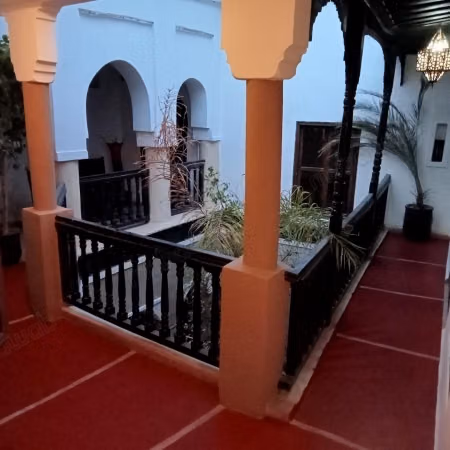Guesthouse 5 slaapkamers met ensuite Patio zwembad & Jacuzzi Geldige licentie
