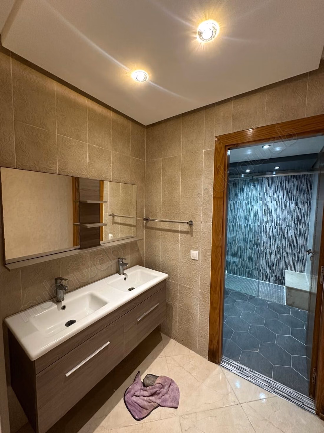 Location d'un appartement à Maamora. 3 chambres agréables. Cuisine entièrement équipée