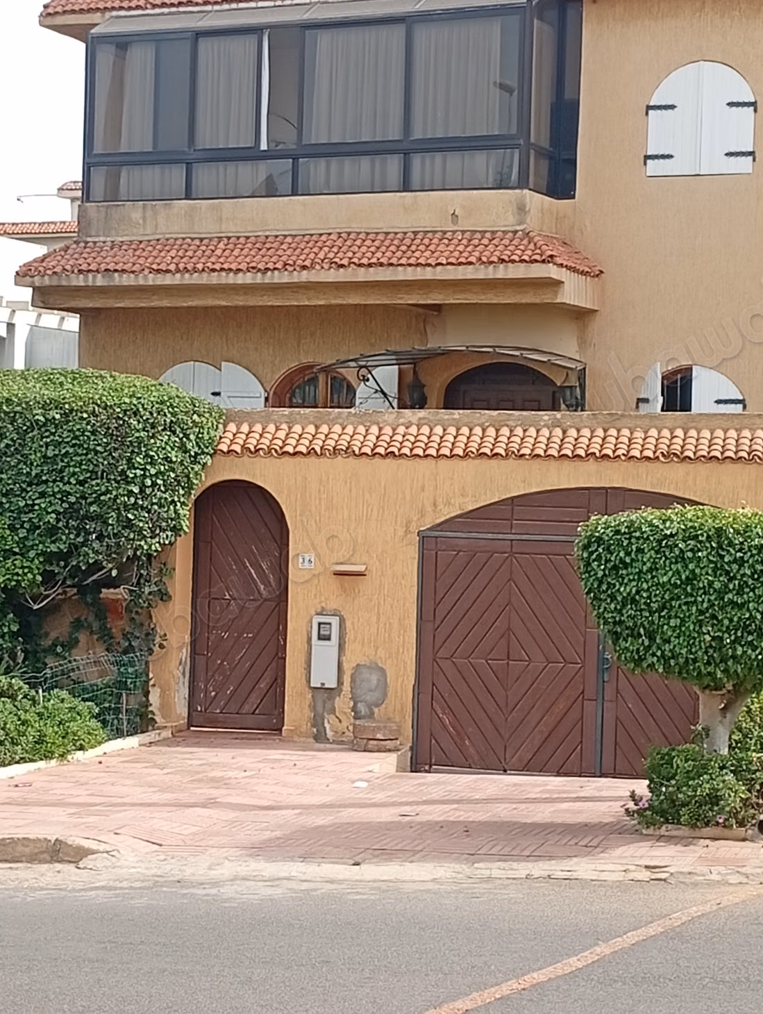 Hoogwaardige woning te koop in Monica. 6 slaapkamers. Tuin en terras